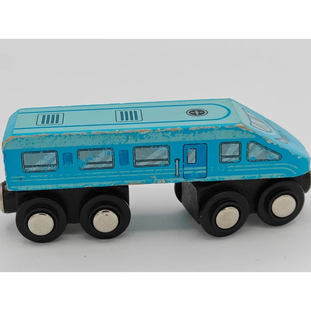 Battat All Aboard‎ Blue Wooden Bullet Train Magnetic Commuter Car AB5021G